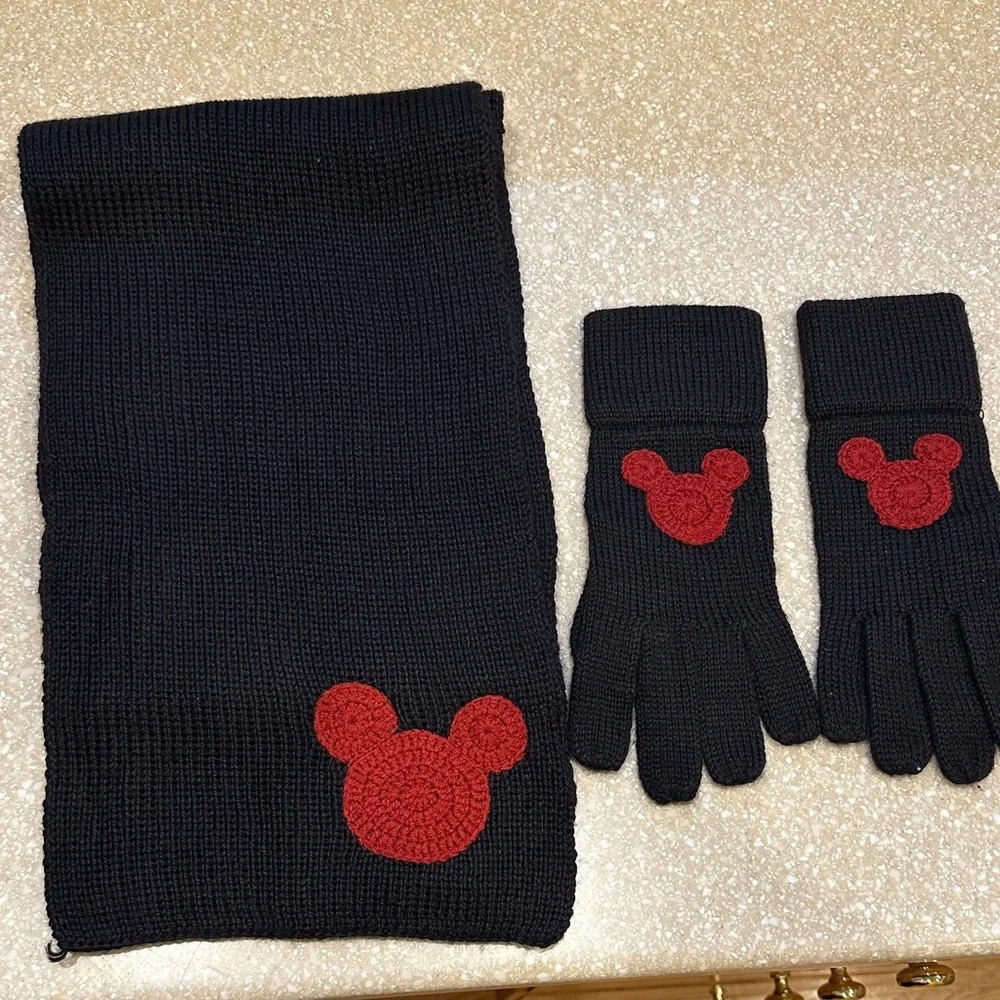Women Disney Black and Red Knit Scarf and Gloves Set